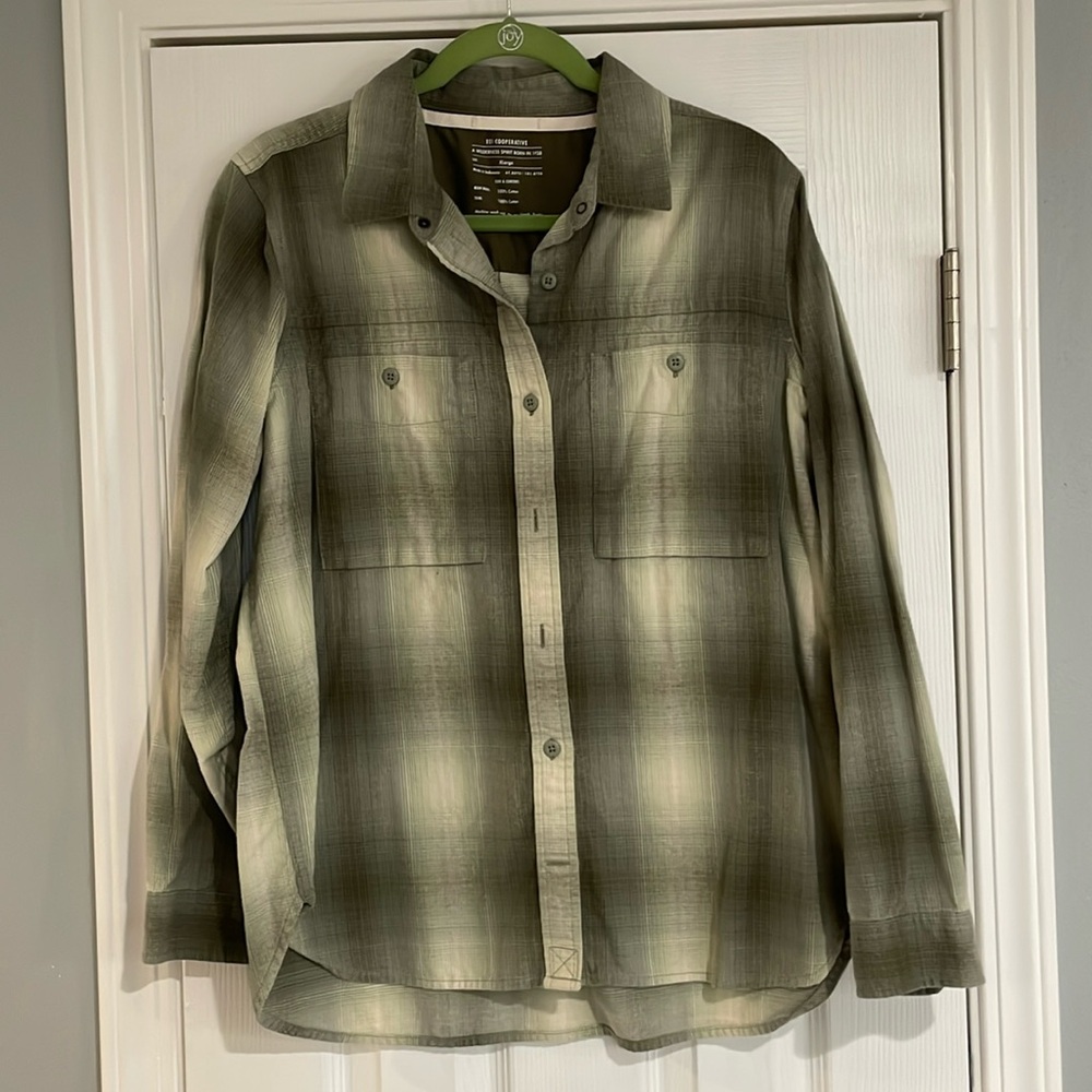 REI women’s 100% cotton button down shirt